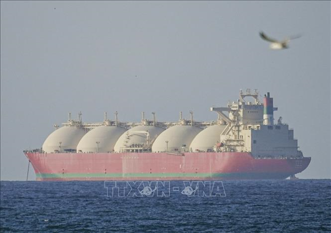 Xung đột tại Trung Đông: Tàu chở khí LNG đầu tiên vượt eo biển Hormuz